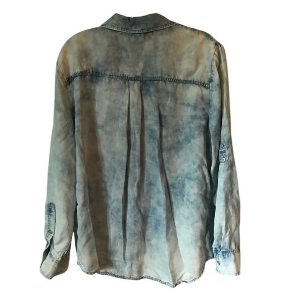 Soho New York And Company Shirt Womens Size Large Distressed Chambray Blue - Picture 2 of 9